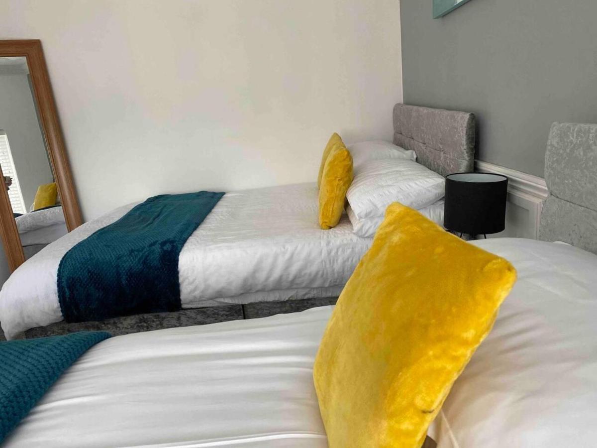 Cosy 2 Bed Flat 1 In - Away From